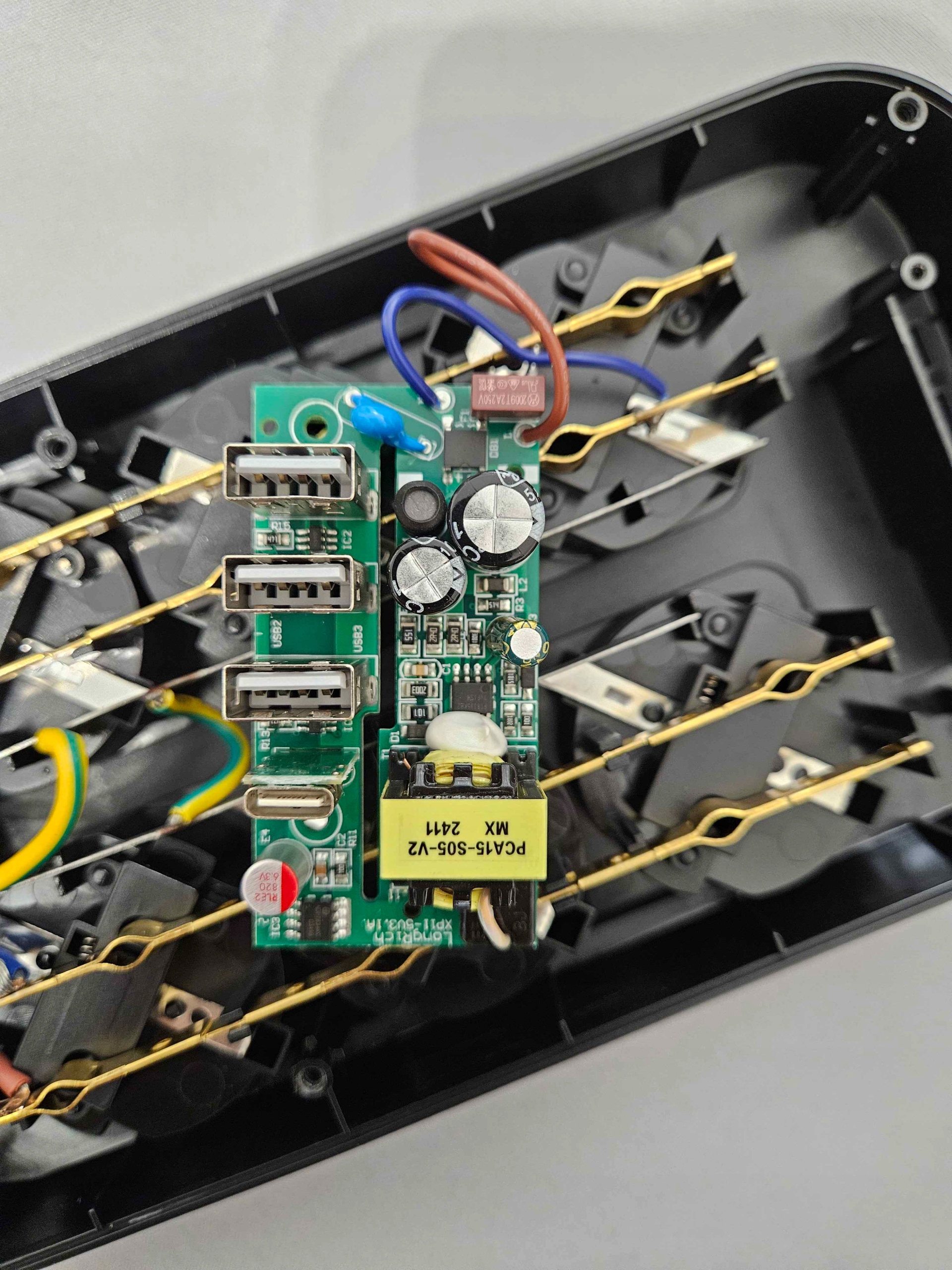 PRZEDŁUŻACZ LISTWA ANTYPRZEPIĘCIOWA ZASILAJĄCA USB JSVER SZYBKIE ŁADOWANIE - obrazek 6