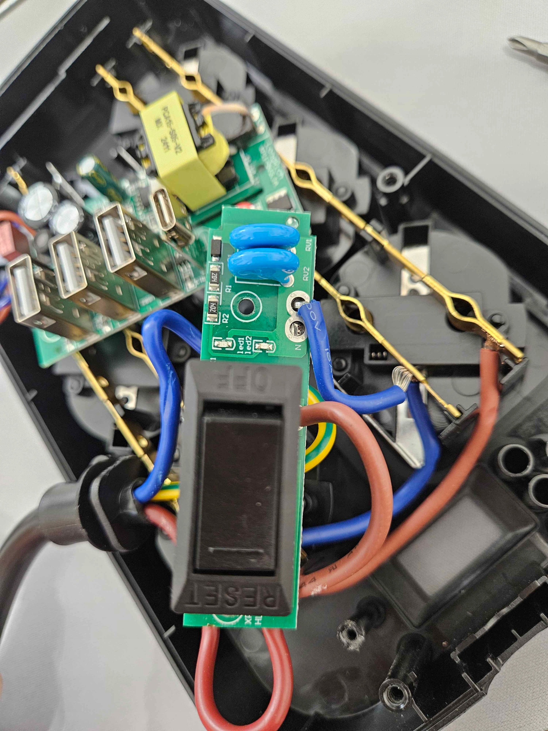 PRZEDŁUŻACZ LISTWA ANTYPRZEPIĘCIOWA ZASILAJĄCA USB JSVER SZYBKIE ŁADOWANIE - obrazek 7