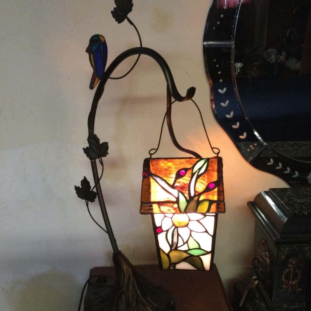 Lampa stołowa Tiffany Bieye L30617 Witrażowa lampka Domek dla ptaków 53 cm - obrazek 3